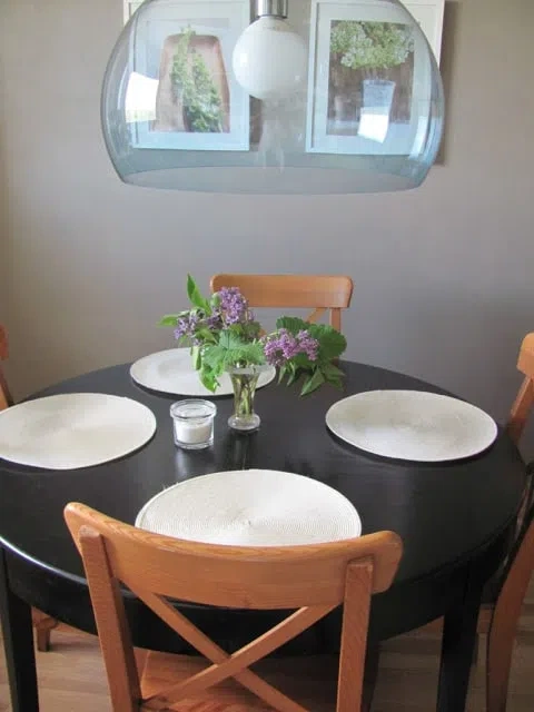 Столовая с акцентной стеной Tikkurila Deco Grey 1927