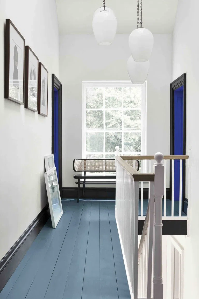 Светлый серый коридор Little Greene Shallows 223
