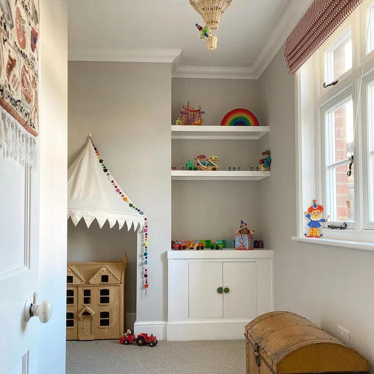 Детская комната с бежевыми стенами Cornforth White