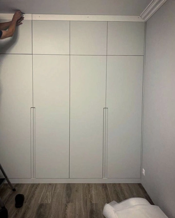 RAL 9002 светлый серый встроенный шкаф