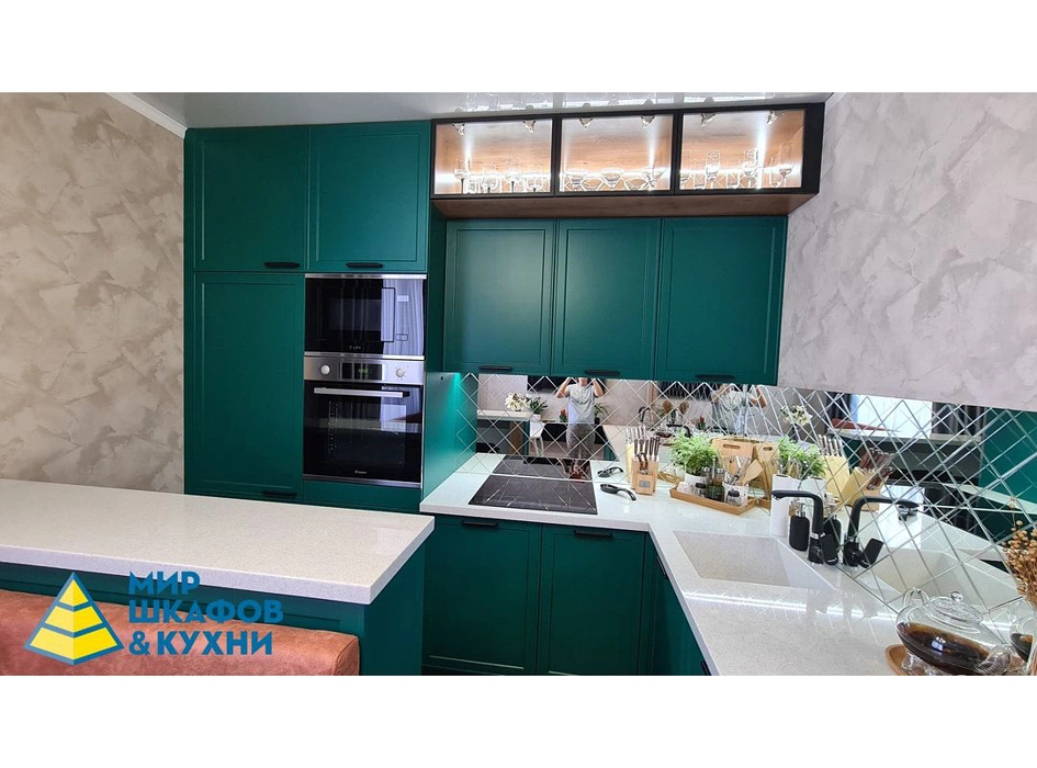 RAL Classic 6026 стильная темно-зеленая кухня