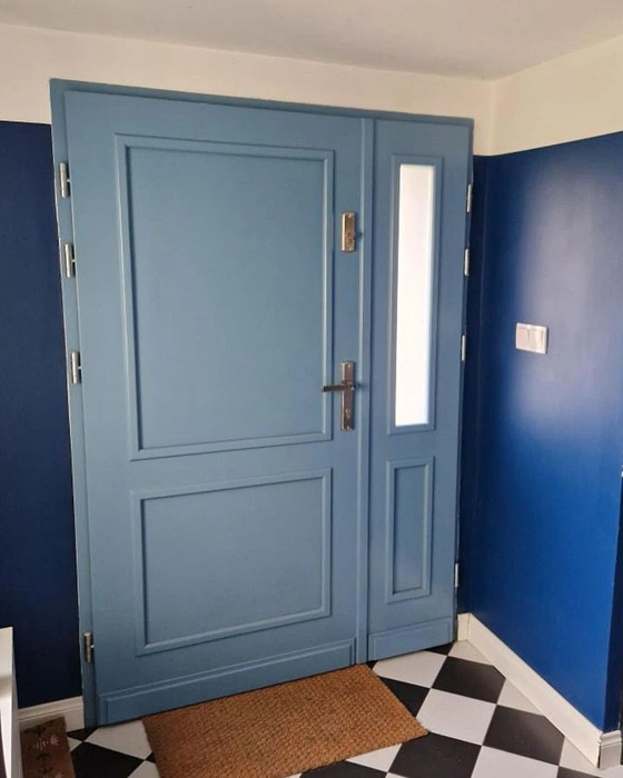 Голубая входная дверь RAL 5024