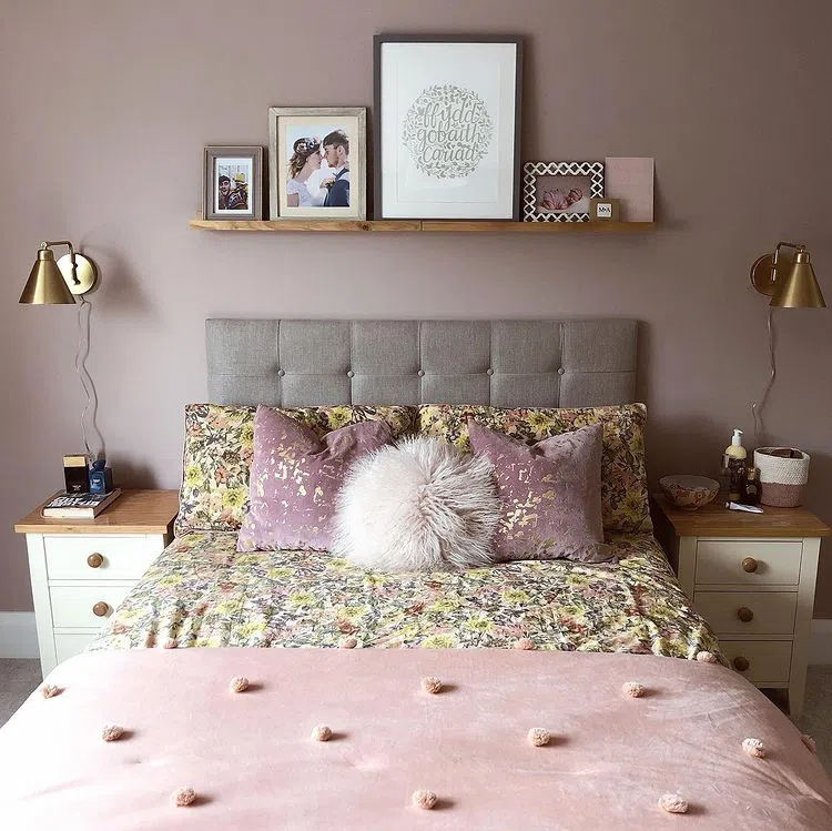 Спальная с пыльными розовыми стенами Light Peachblossom
