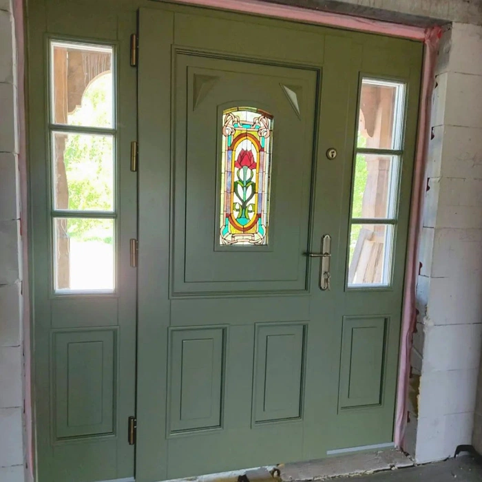 RAL 6013 крашеная зеленая дверь