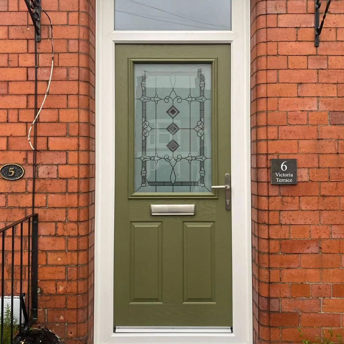 RAL 6013 зеленая дверь со стеклом
