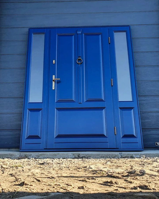Синий RAL 5003 на входной двери