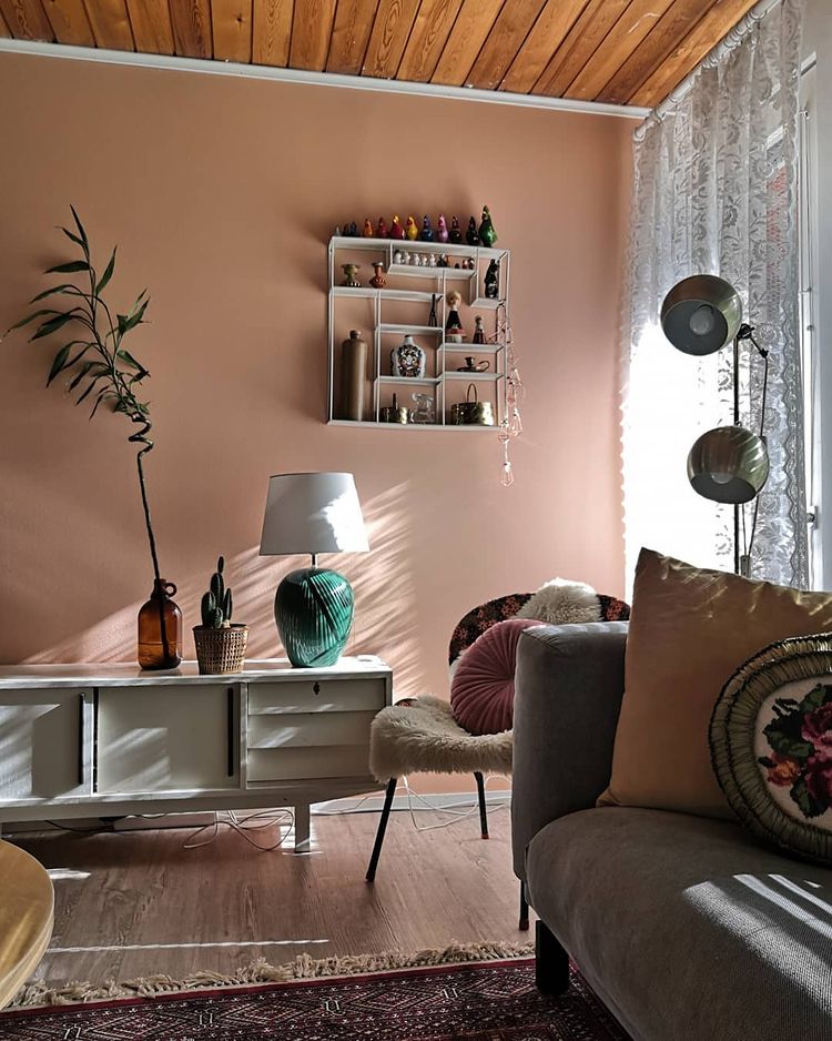 Фото интерьера с персиковыми стенами Тиккурила Сиеста