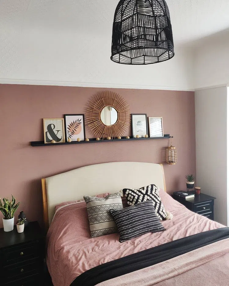 Интерьер с пыльными розовыми стенами Sulking Room Pink