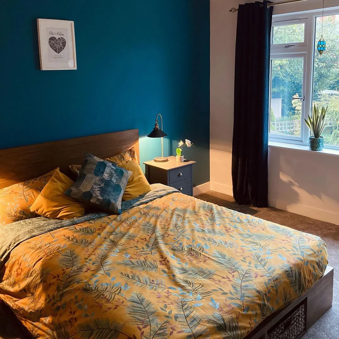 Спальная с теплым синими оттенком Dulux Hawaiian Blue 2