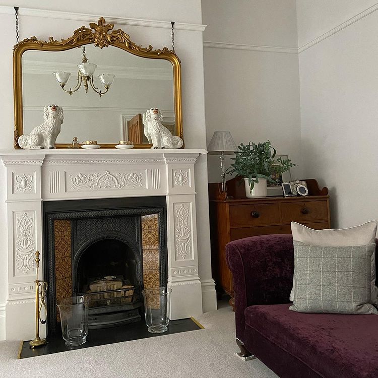 Викторианский стиль в интерьере с белыми стенами Wevet