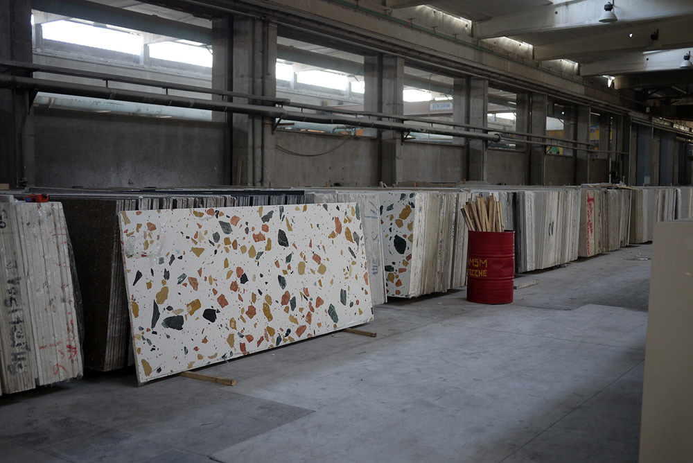 Готовые плиты marmoreal terrazzo на производстве