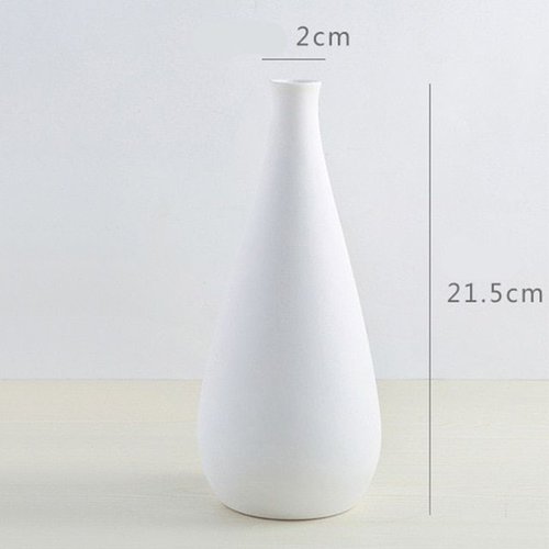 Белая декоративная ваза