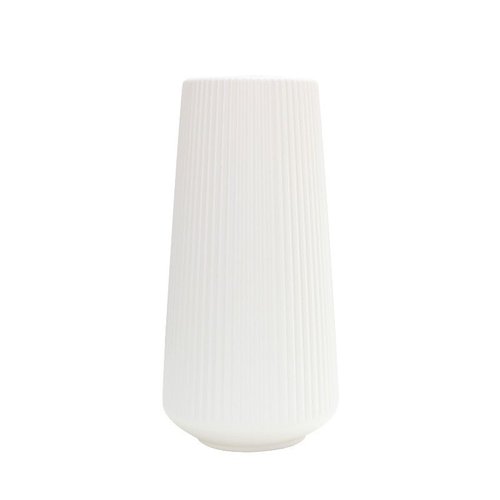 Белая ребристая керамическая ваза