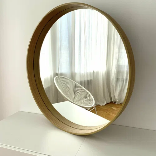 Круглое интерьерное зеркало в деревянной раме 60х60