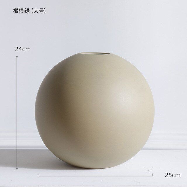 Матовая бежевая ваза-шар, 25см