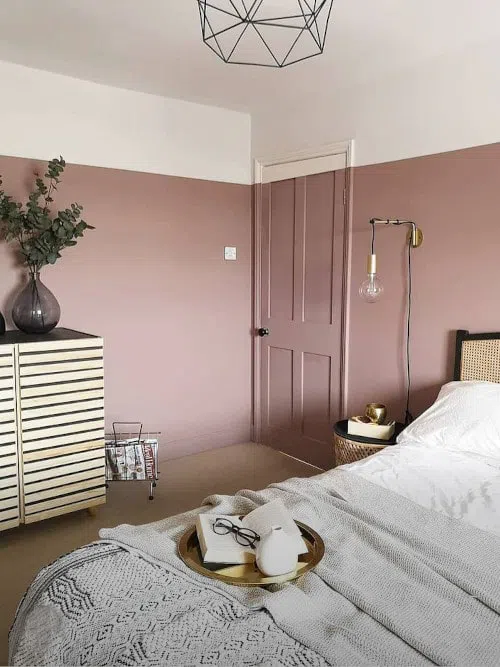 Розовая спальная с комбинированной окраской